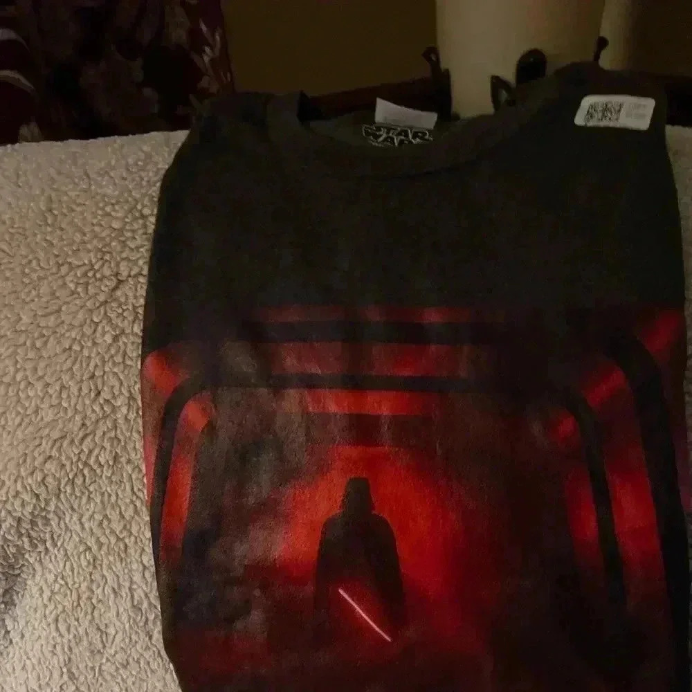 Star Wars Men’s Sz Medium t shirt dark gray Darth Vader pit to pit 18 inches - Picture 3 of 4